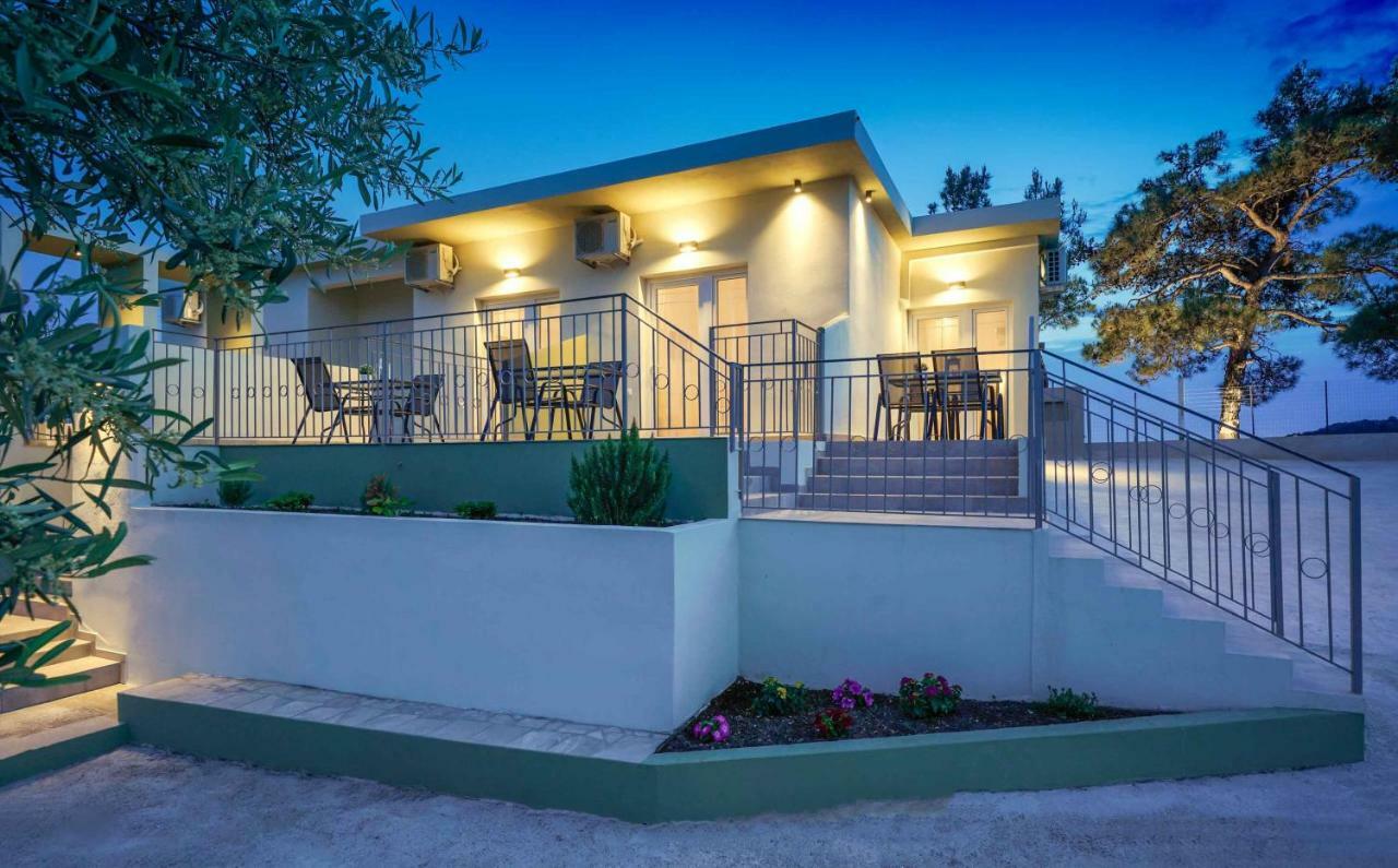 לימנריה Endless View Villa מראה חיצוני תמונה